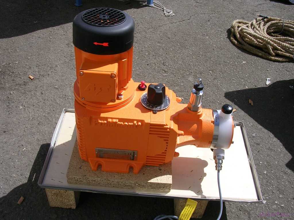 پمپ تزریق CFG نارنجی رنگ